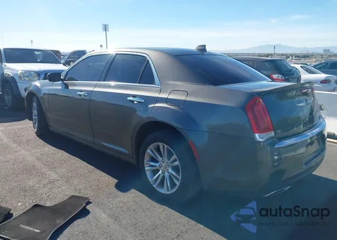 2017 Chrysler 300C z USA, uszkodzony, nr VIN 2C3CCAEG6HH549858